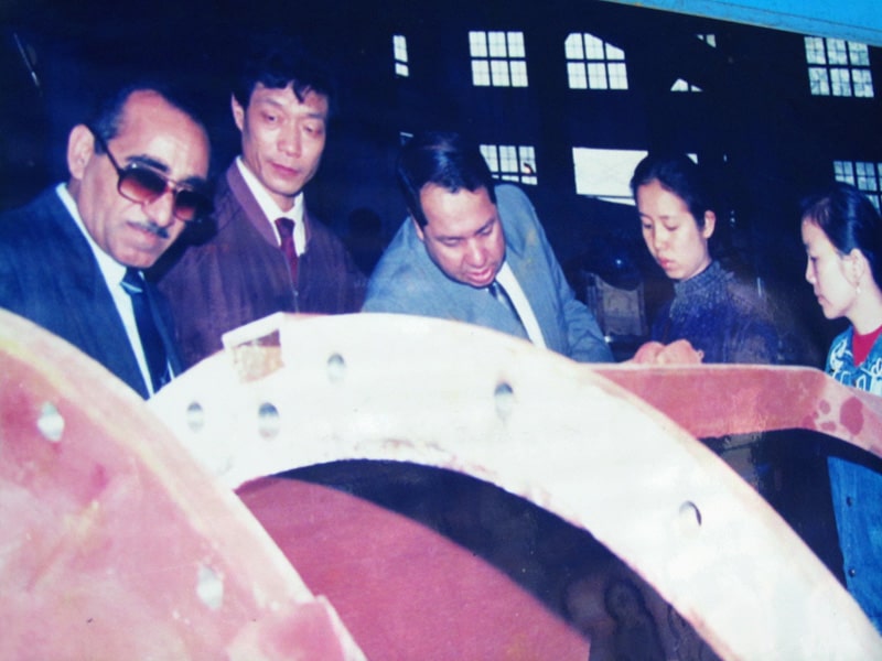 2025年(nián)12月埃及(jí)客戶考(kao)察桂礦(kuàng)生産現(xiàn)場并訂(dìng)購産品(pin)