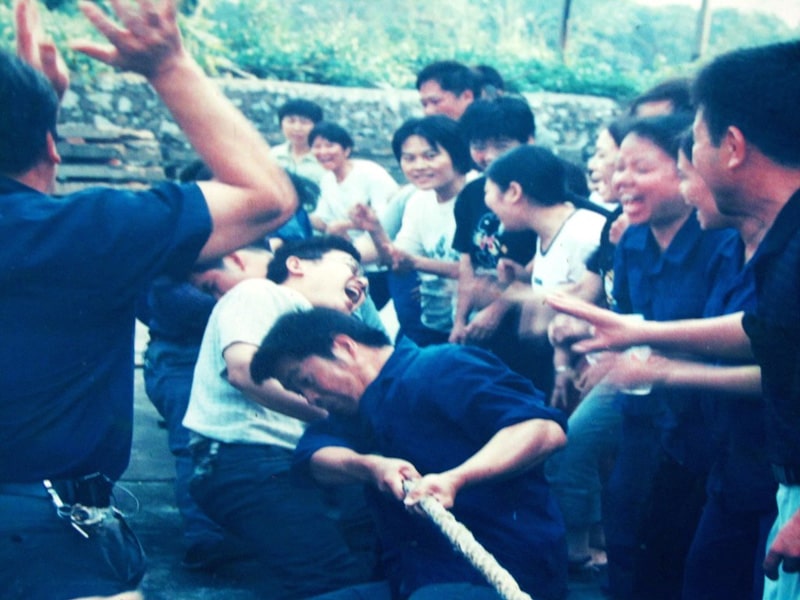 2001年(nian)國慶職(zhi)工拔河(he)比賽