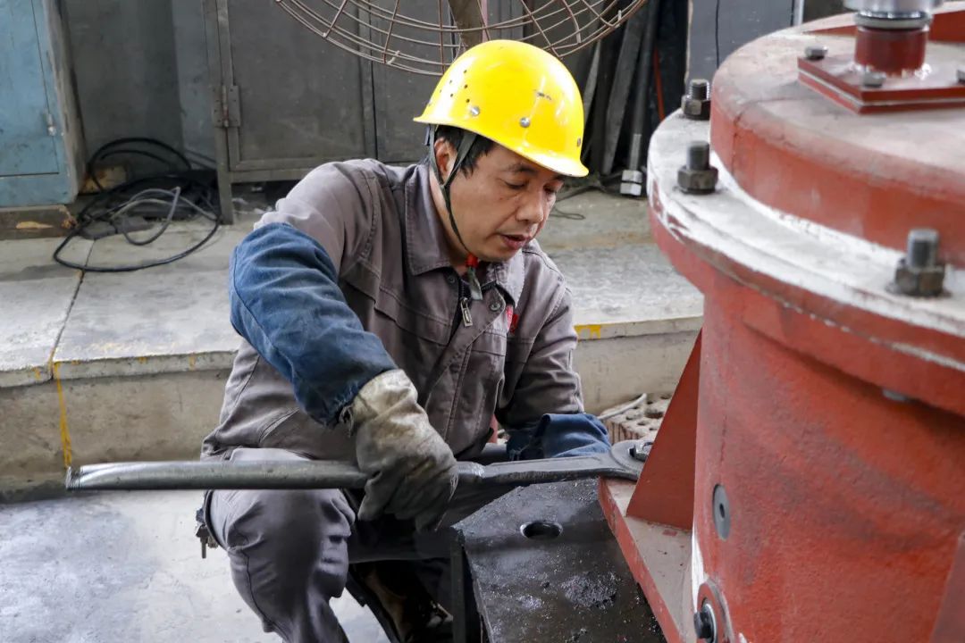 桂礦人物(wù)志：蘇桂青(qing)——專注平凡(fán)崗位，彰顯(xian)工匠精神(shén)