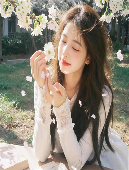 《油菜花儿开》主题思想深度解读：核心意义与社会价值分析