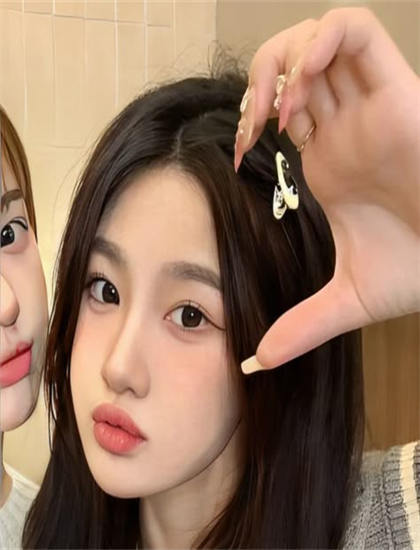 点击破亿：哲学的《非遗美食》市场表现对比：票房成绩与口碑关系